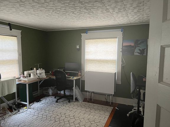 Bedroom 2 (current tenant uses it as an office)