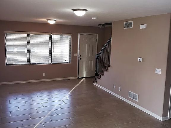 Entry/Living room
