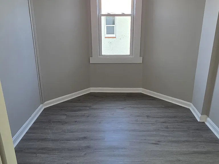 2821 E Madison St — Photo 9