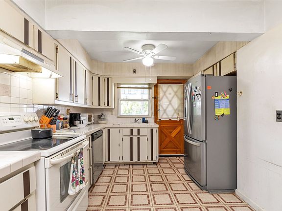4th image of 1146 Arlington Ave
