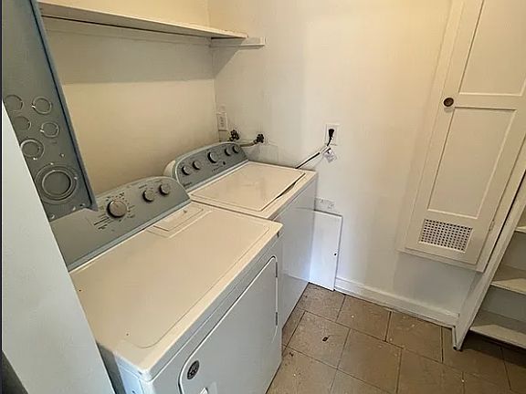 5th image of 5212 Castlewood Rd APT D