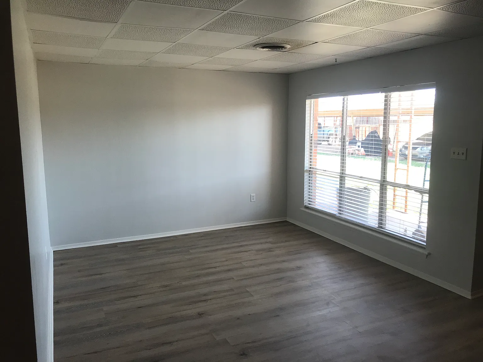 2 bed, 900 sqft, $1,200 — Photo 2
