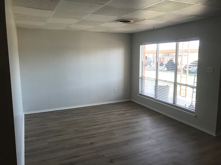1001 Minter Ln #D — Photo 2