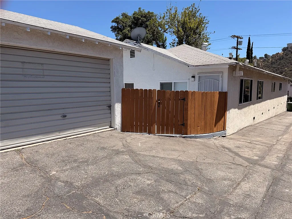 2 bed, 1000 sqft, $2,600 — Photo 3