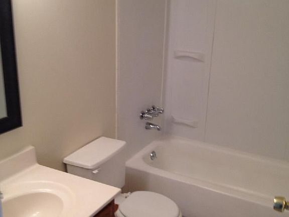 5th image of 1003 Parkvale Ln #4