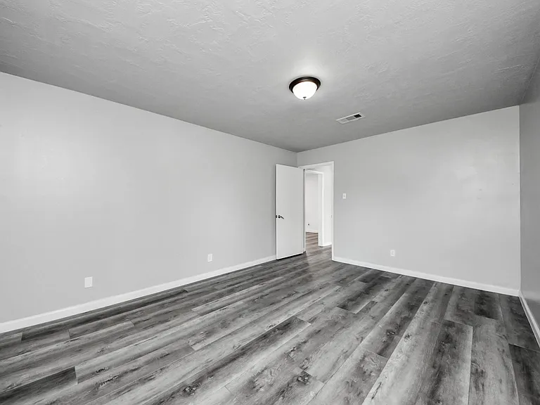 8011 La Roche Ln — Photo 30