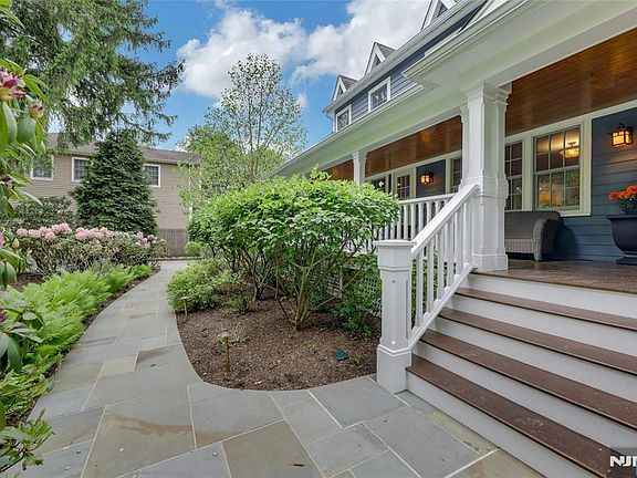 3rd image of 283 Summit St