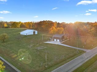 15945 Gresham Rd, Mackinaw, IL 61755