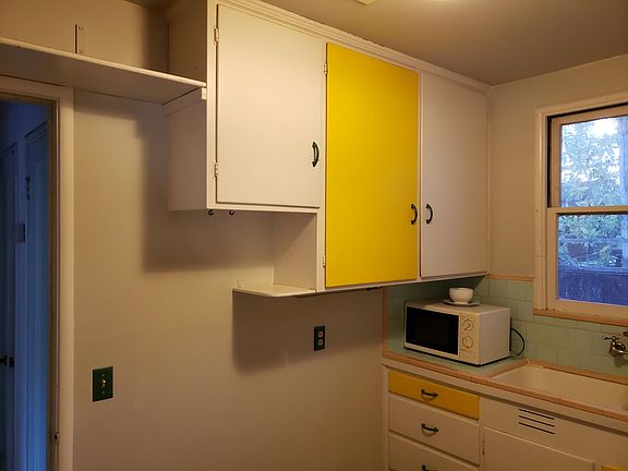 4th image of 569 Homer Ave