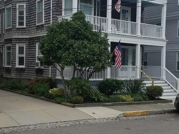 110 2nd St #1B, Newport, RI 02840