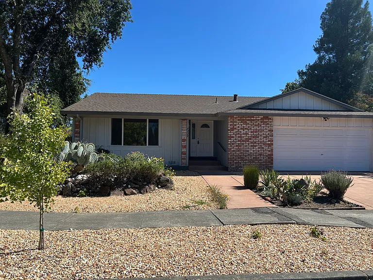 4220 Brookshire Cir — Photo 4