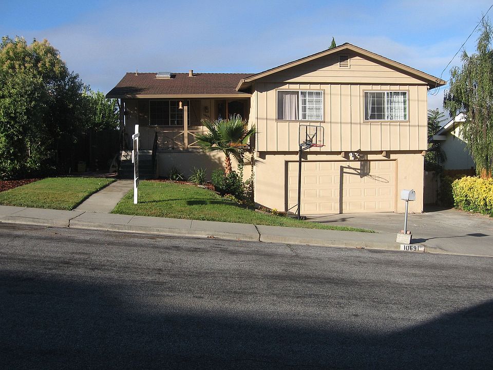 Peaceful, hillside location