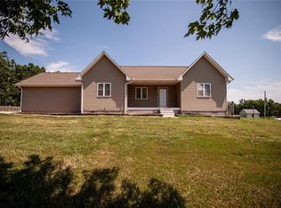 5483 Edwards Rd, Effingham, KS 66023