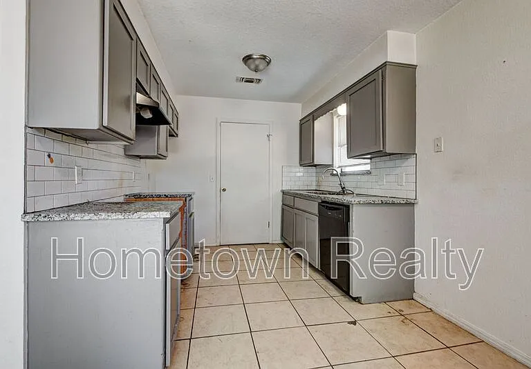 1109 NE 5th Ter — Photo 8