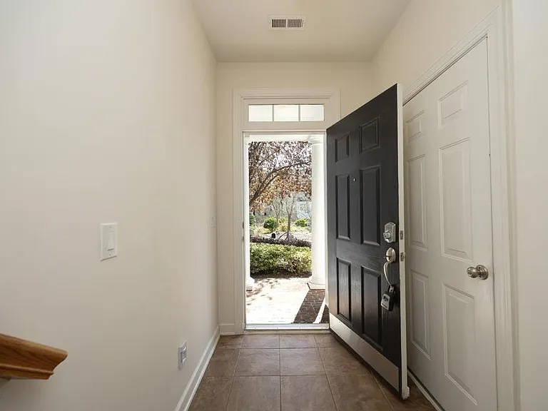 335 Bridgegate Dr — Photo 3