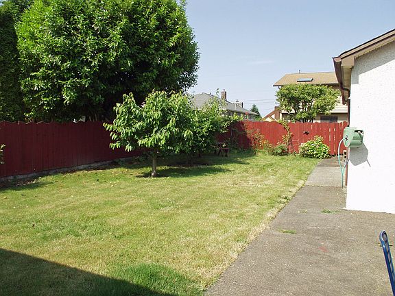 Fully fenced sunny yard