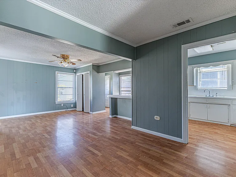 3017 Colonial Ave — Photo 2