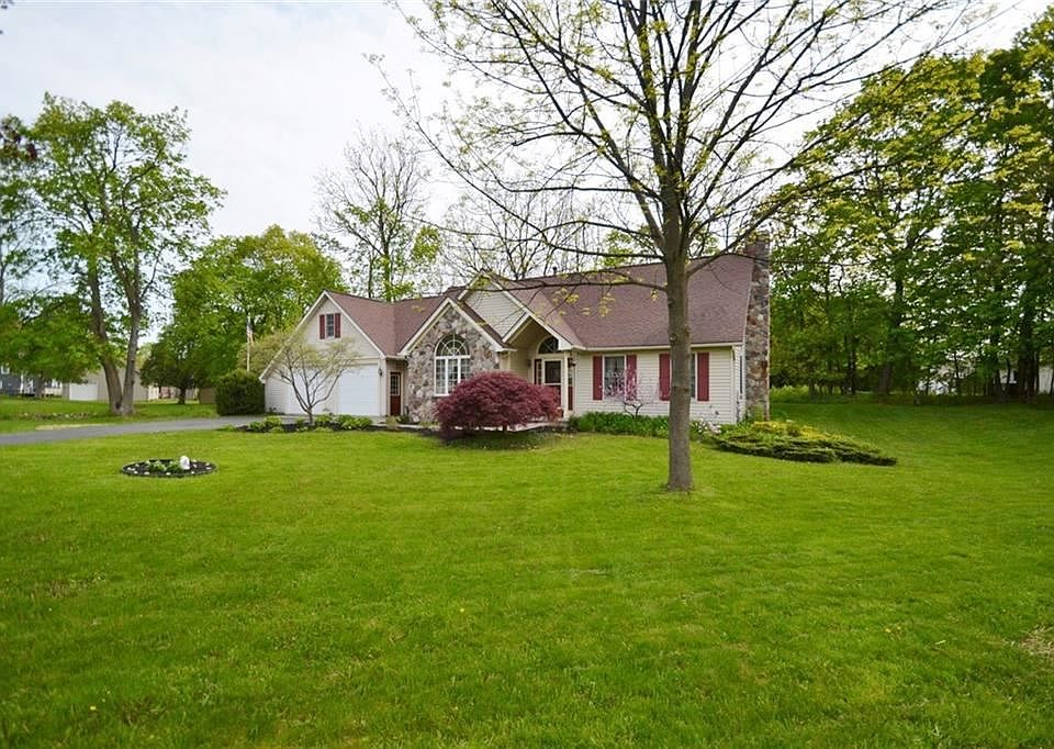 1st image of 135 Dar Lind Ln