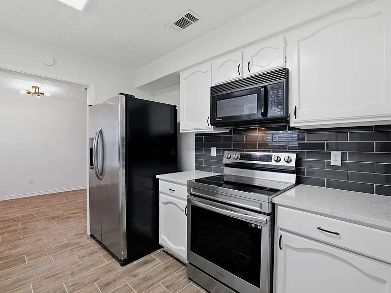 14230 Montaigne Dr — Photo 6