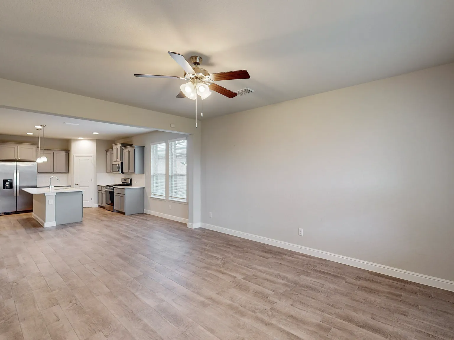 3 bed, 1811 sqft, $1,995 — Photo 2