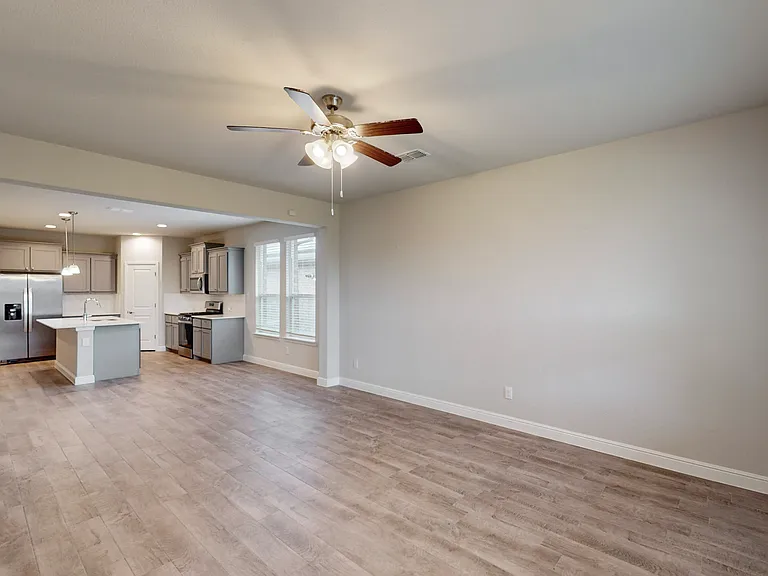 436 Dunmore Dr — Photo 2