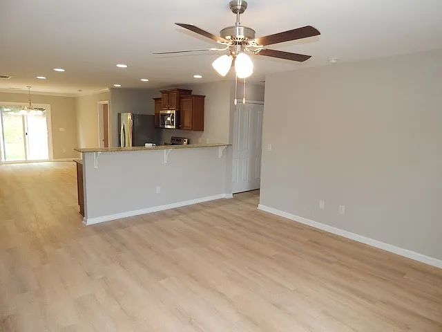 415 Laurel Grove Ct — Photo 4