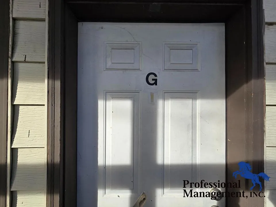 1 bed, 1.0 bath, $725 — Photo 2