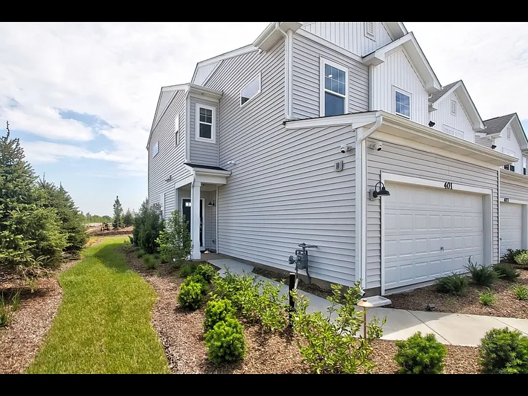 166 Kingsport Dr — Photo 1