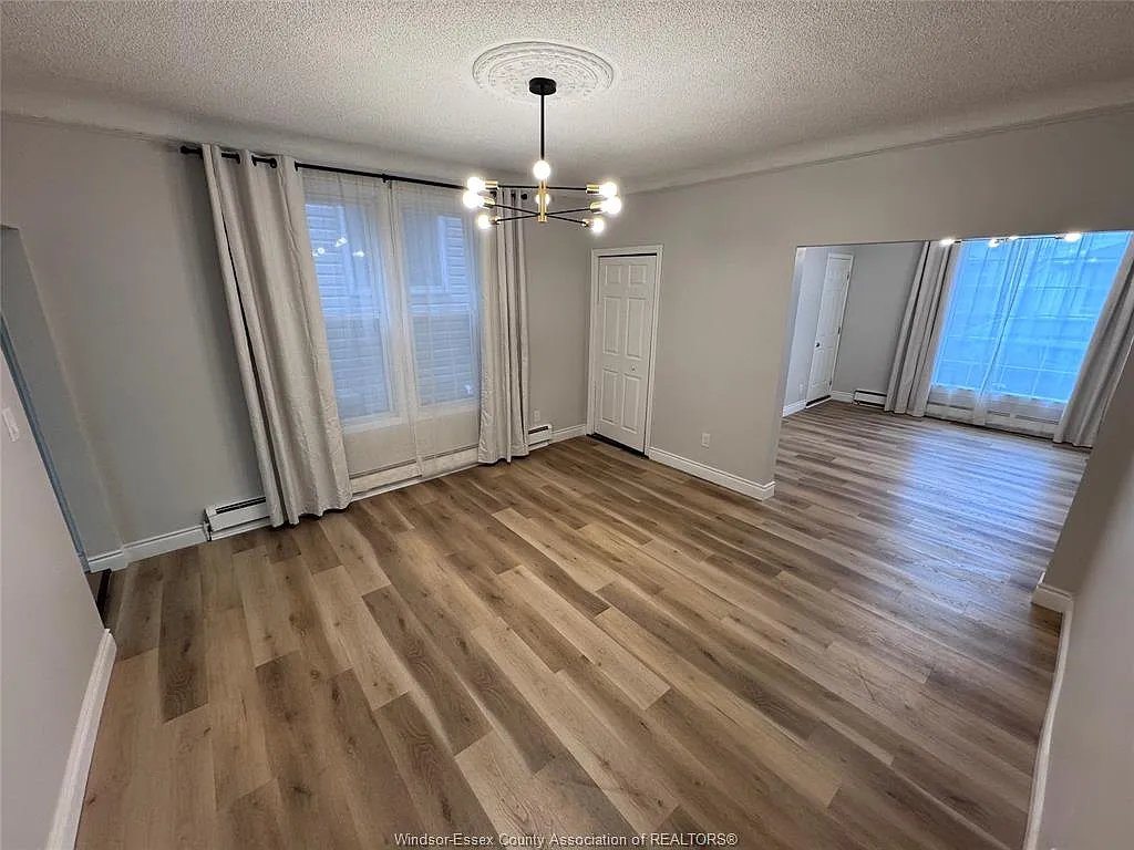 3 bed, $1,895 — Photo 1