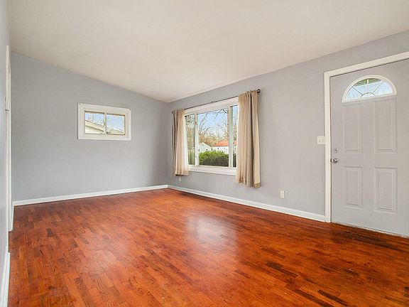 3rd image of 601 Simmons Ave