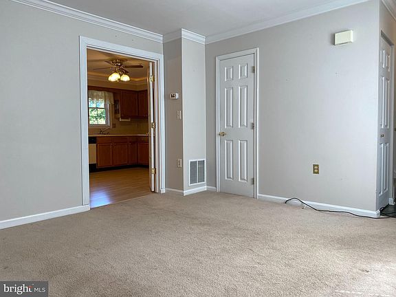 5th image of 35 N Towne Ct