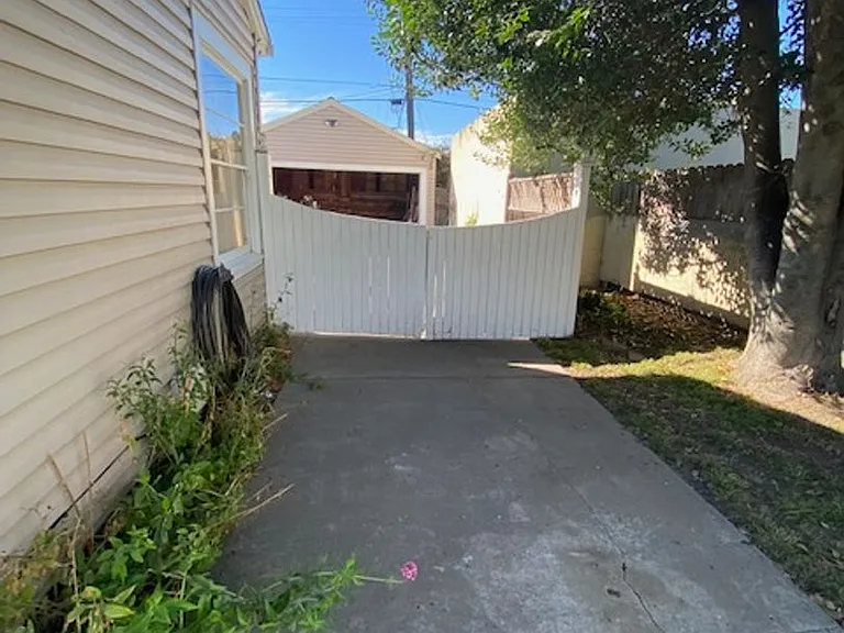 32 Alameda Ave — Photo 3