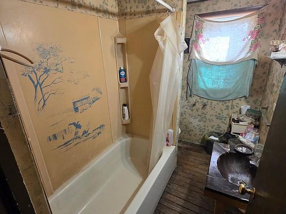 4th image of 709 N Garfield St