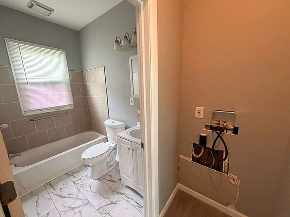 4th image of 2621 Lawrence Ave Unit 1