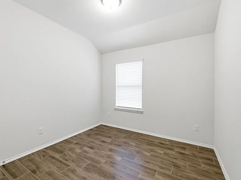 112 Braeburn — Photo 23