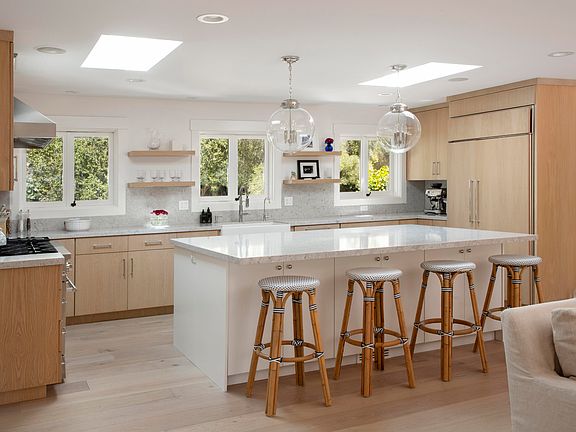 3rd image of 2815 E Valley Rd