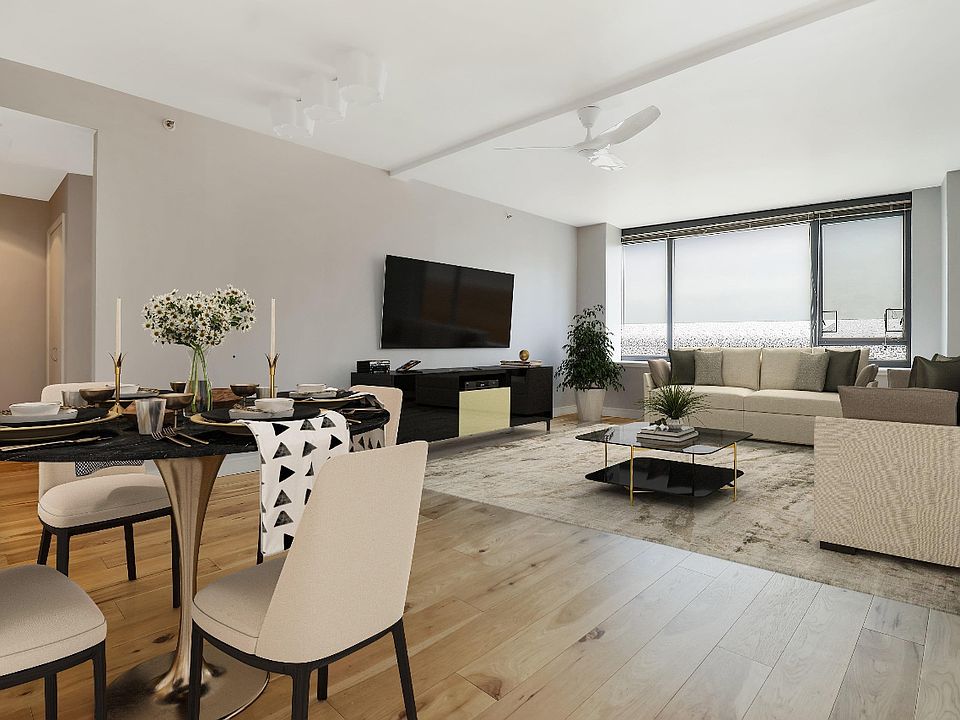 1st image of 250 King St Unit 906