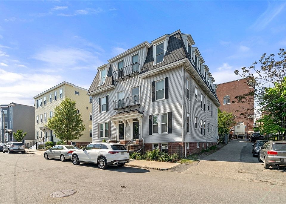 1st image of 554 E 4th St APT 1B