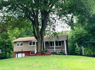4 Winthrop Dr, Manalapan, NJ 07726