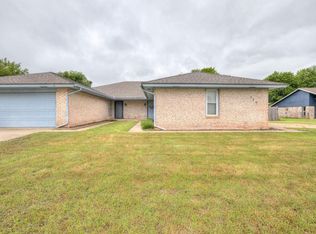 525 N Robin Way, Mustang, OK 73064