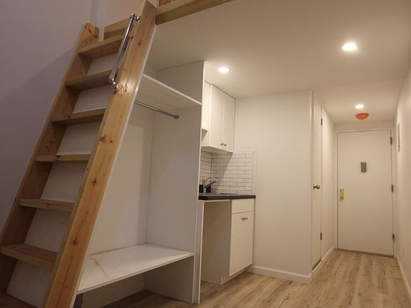 4th image of 147 W 14th St #14