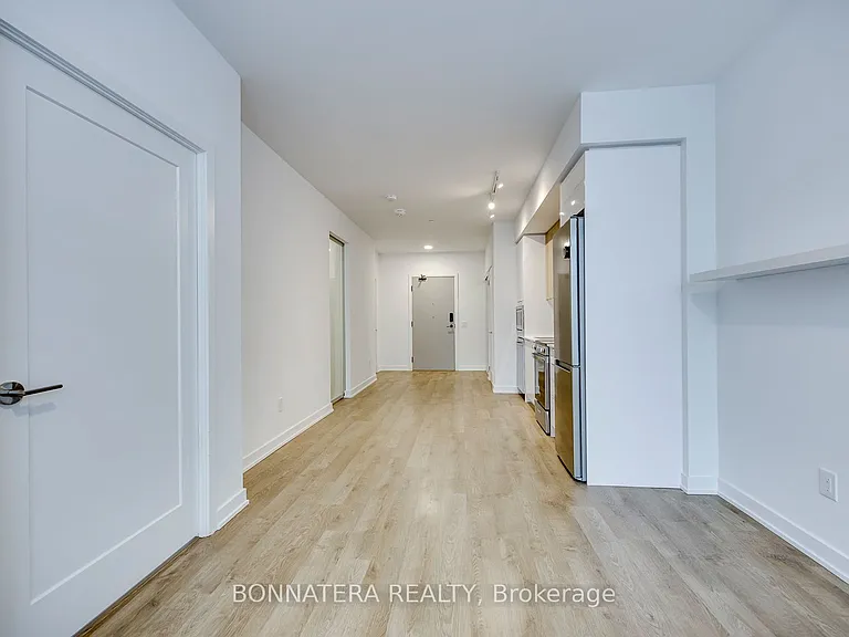 5105 Hurontario St #408 — Photo 22
