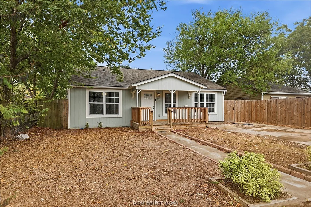 3 bed, 2.0 bath, 1152 sqft, $1,875 — Photo 2