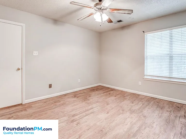 2223 Curbertson St — Photo 11