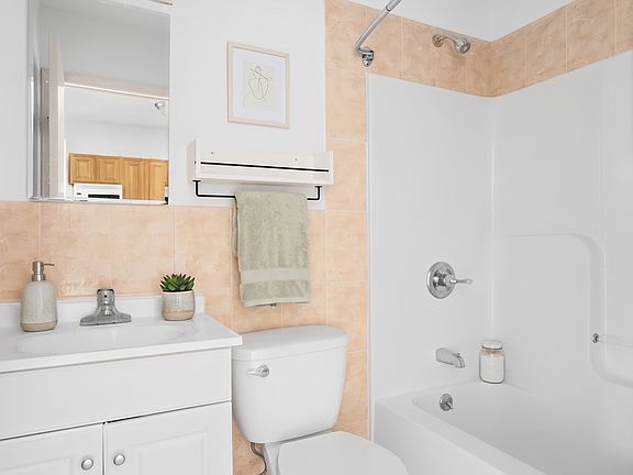 5th image of 447 W 47th St APT 9