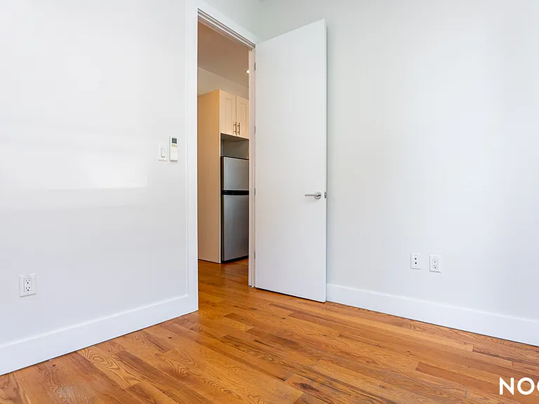 186 Broadway #3 — Photo 4
