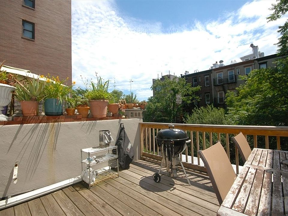 1st image of 146 Sackett St APT 2