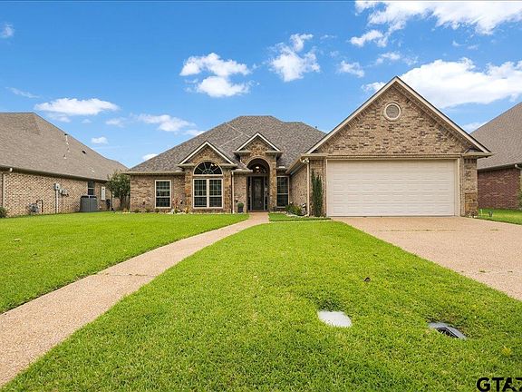 2nd image of 838 Carriage Dr