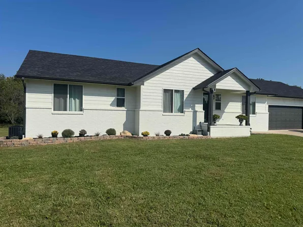 2902 Yaeger Dr, Winfield, KS 67156