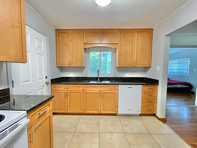 2601 Ives Ave — Photo 5